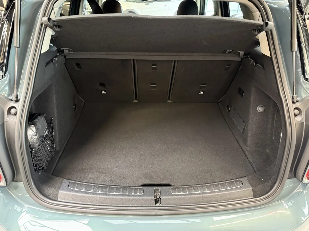 2.0 Cooper SE ALL4 Camera/Apple