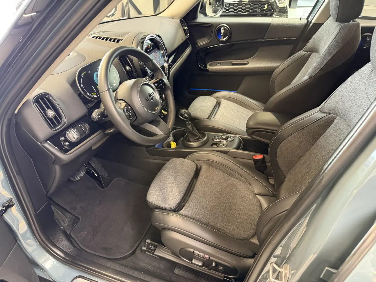 2.0 Cooper SE ALL4 Camera/Apple