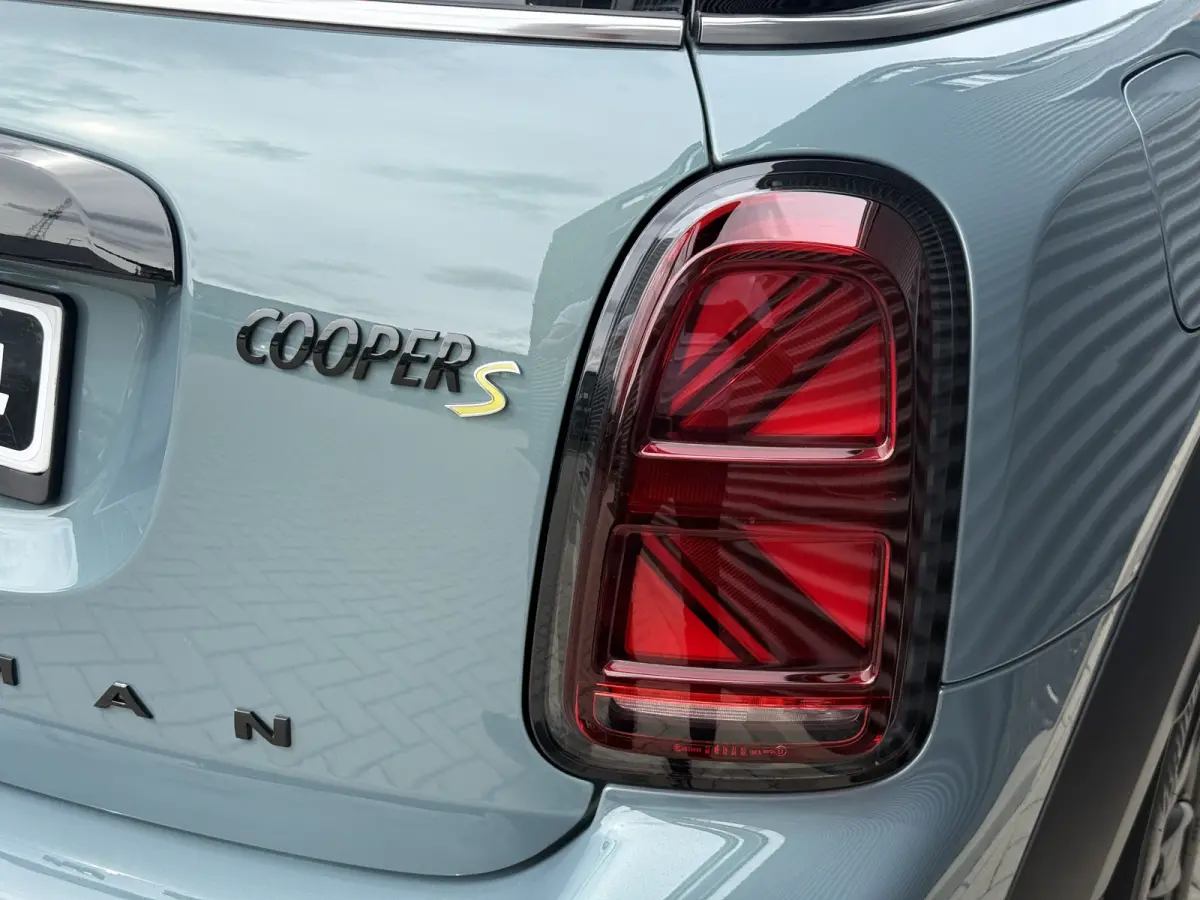 2.0 Cooper SE ALL4 Camera/Apple