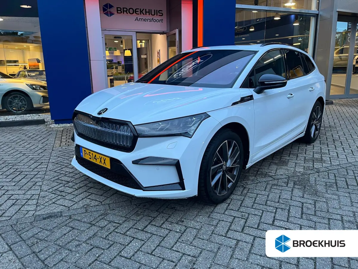 80 Sportline | Apple Carplay/Android Auto | Stuur- Stoelverwarming | Parkeersensoren | 20''L.M. | Cruise Control | Sfeerverlichting | Leder/Alcantara Bekleding | Apple Carplay/Android Auto|t
