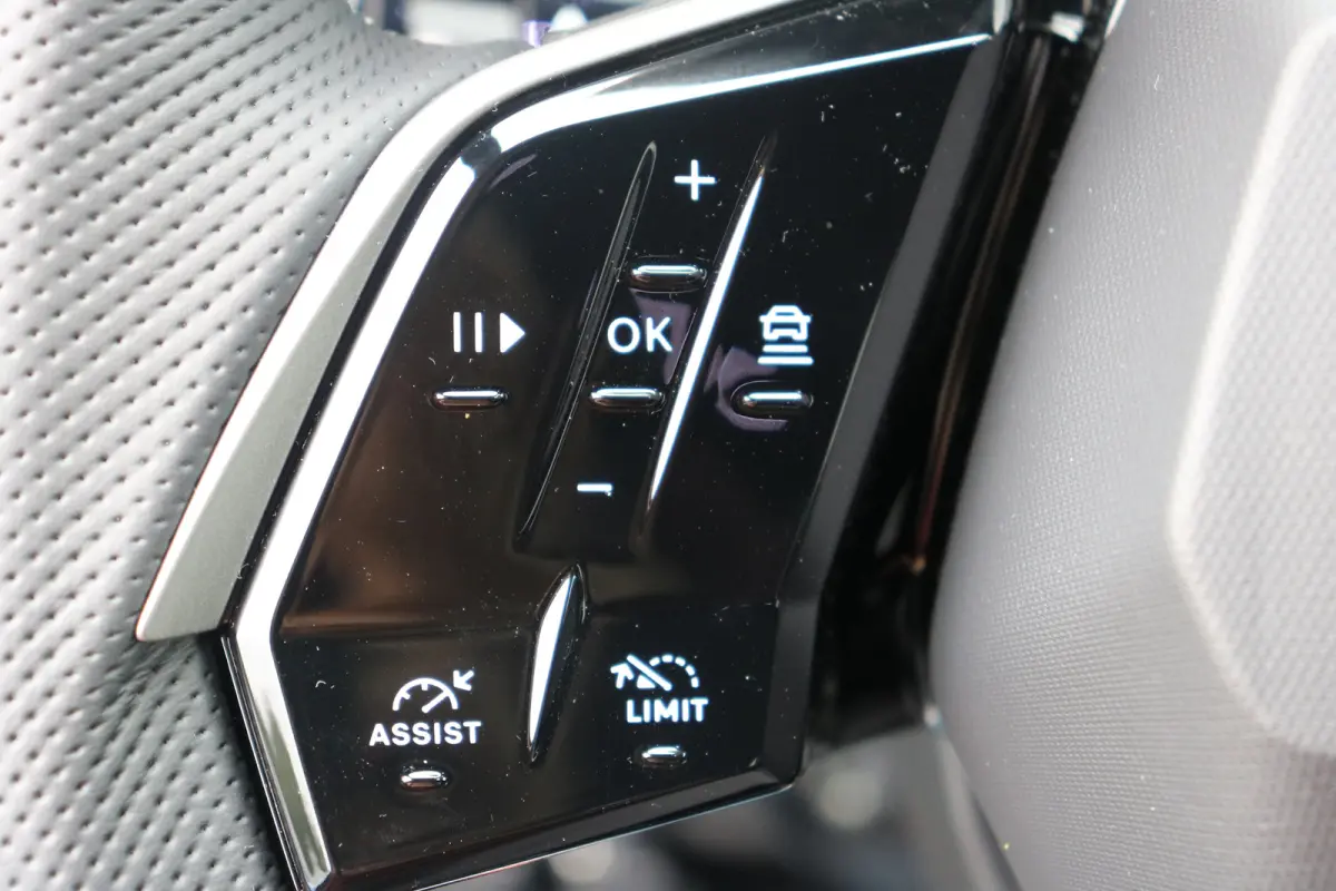 GT Exclusive | Adaptieve cruise control met Stop&Go functie | Elektrische parkeerrem | Extra getinte achterste zijruiten en achterruit