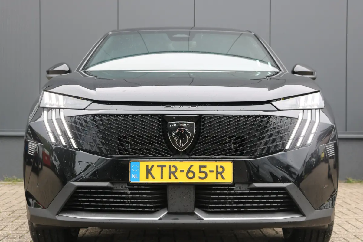 GT Exclusive | Adaptieve cruise control met Stop&Go functie | Elektrische parkeerrem | Extra getinte achterste zijruiten en achterruit