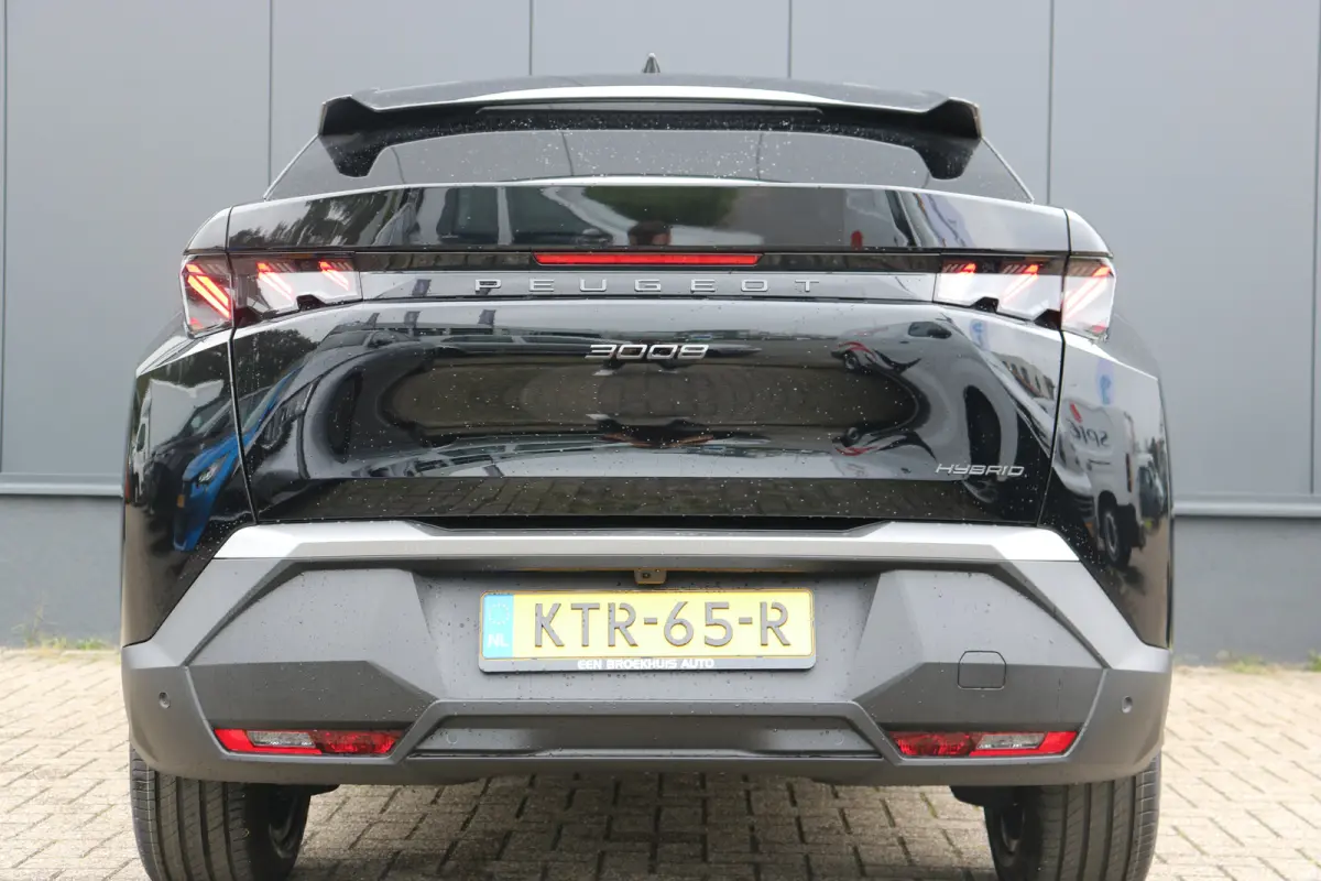 GT Exclusive | Adaptieve cruise control met Stop&Go functie | Elektrische parkeerrem | Extra getinte achterste zijruiten en achterruit