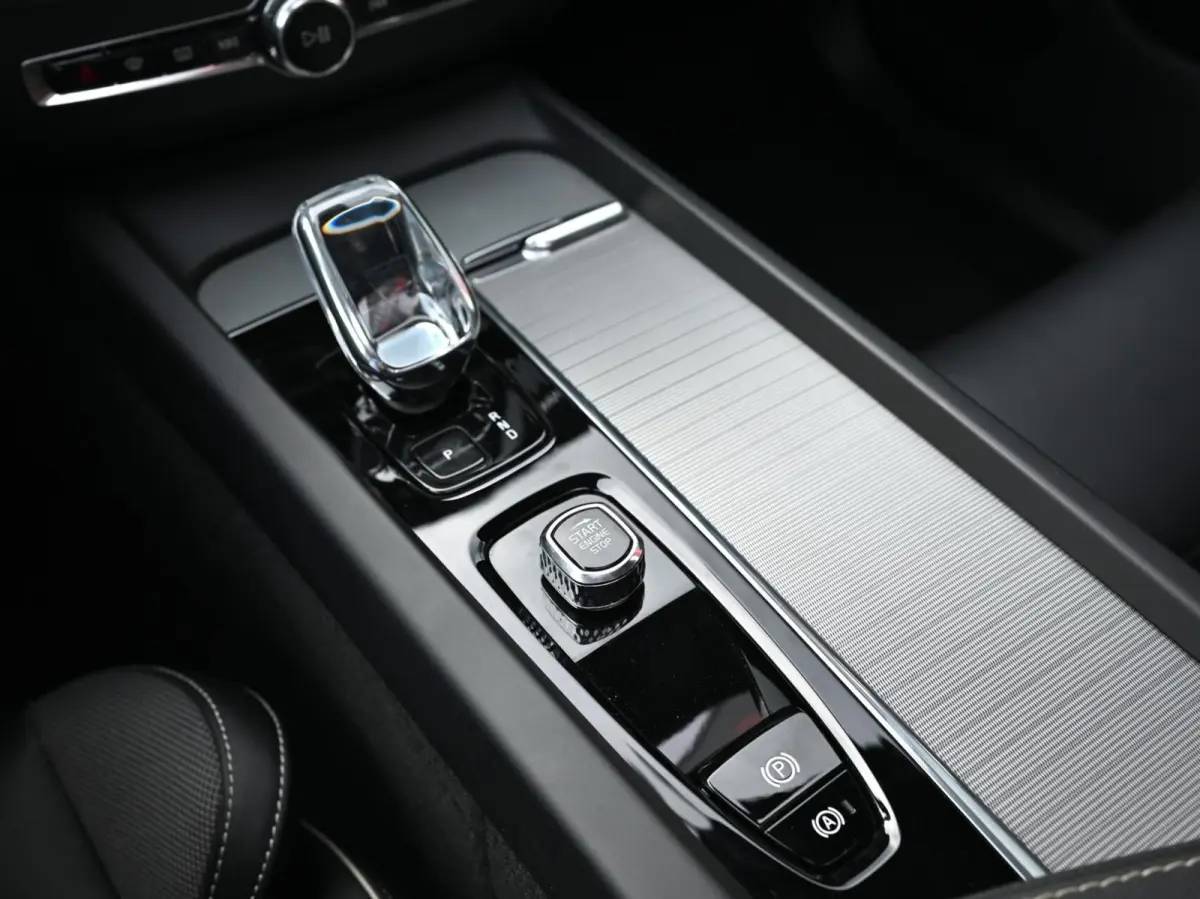 2.0 R-Design 398PK AWD Long Range | Pano | H&K | Orrefors | Leder | Memory | Carplay - Android | Keyless | 360 | Trekhaak | Led | Adaptive Cruise | Stoelverwarming voor & achter | Stuurwielv