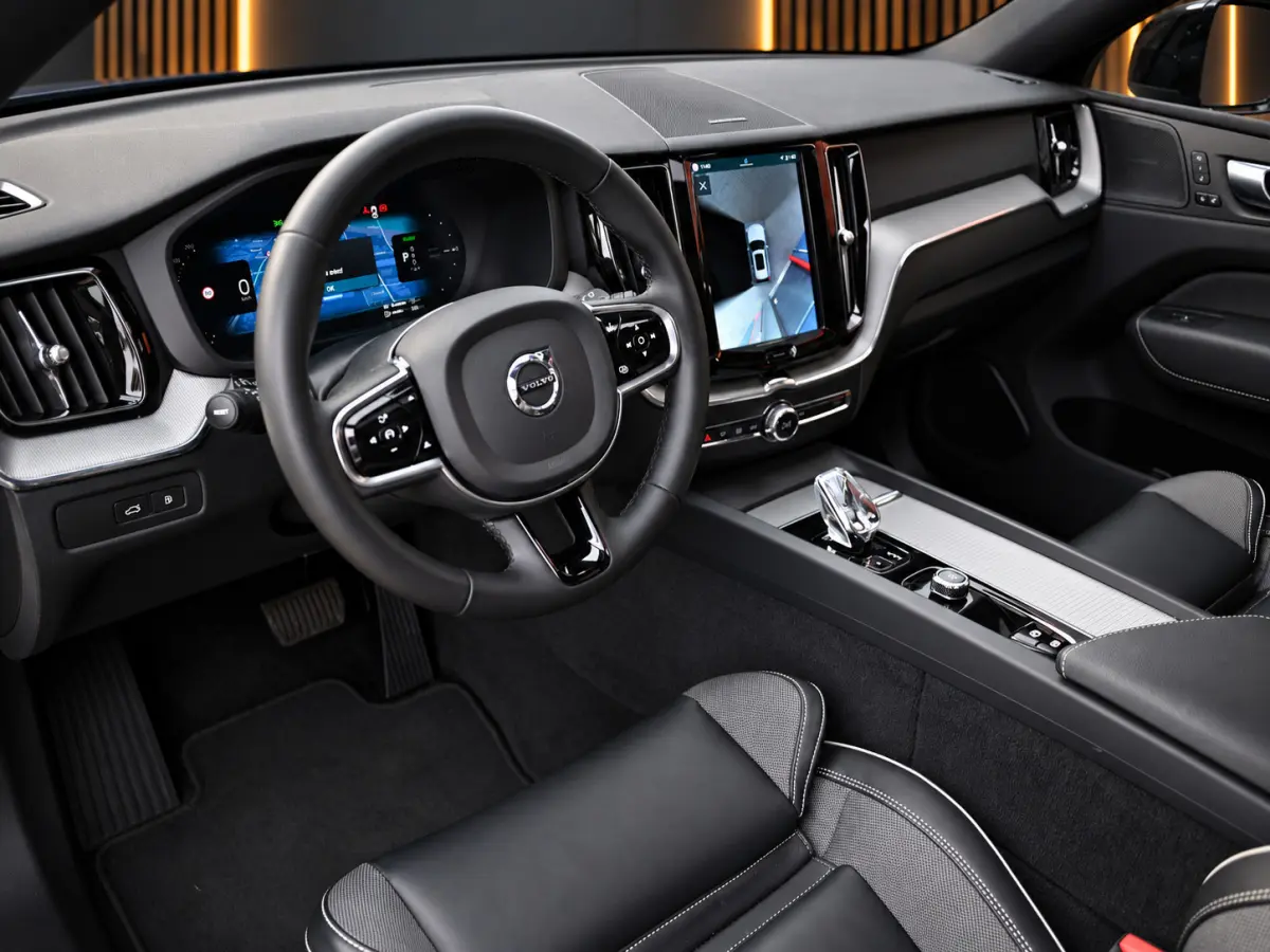 2.0 R-Design 398PK AWD Long Range | Pano | H&K | Orrefors | Leder | Memory | Carplay - Android | Keyless | 360 | Trekhaak | Led | Adaptive Cruise | Stoelverwarming voor & achter | Stuurwielv