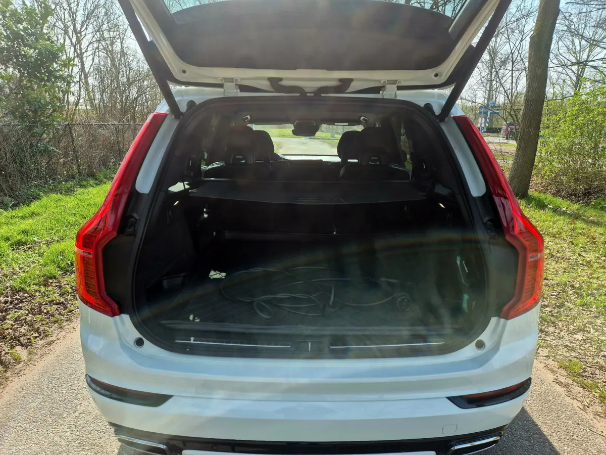 2.0 T8 Recharge AWD R-Design . 22 inch . Camera