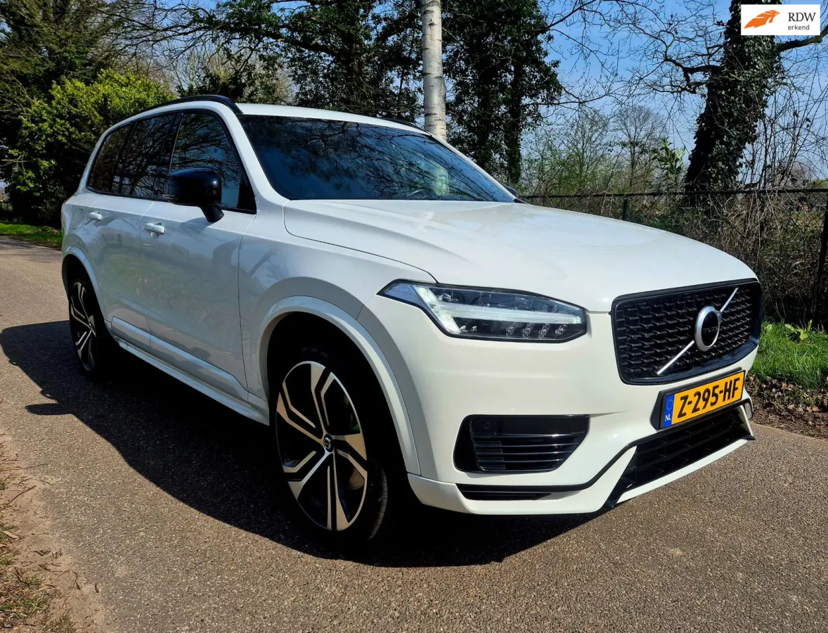 2.0 T8 Recharge AWD R-Design . 22 inch . Camera