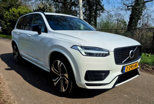 2.0 T8 Recharge AWD R-Design . 22 inch . Camera