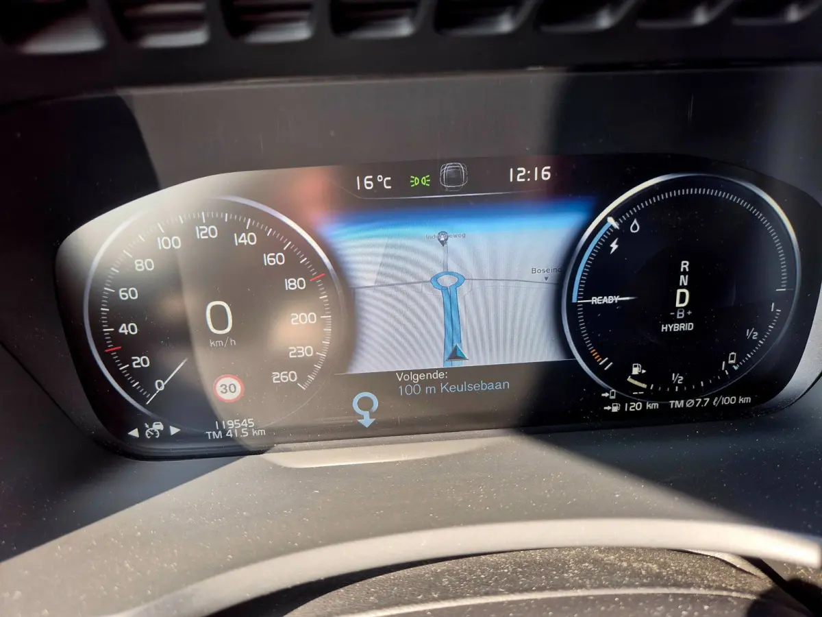 2.0 T8 Recharge AWD R-Design . 22 inch . Camera