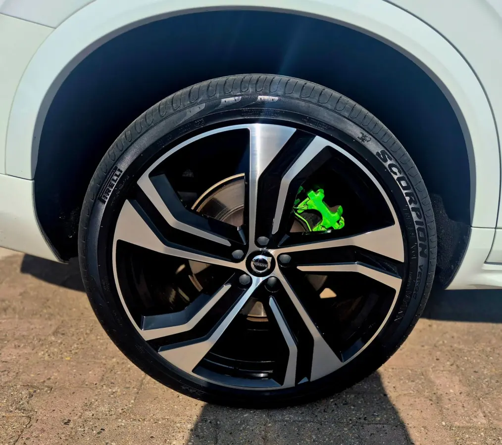2.0 T8 Recharge AWD R-Design . 22 inch . Camera