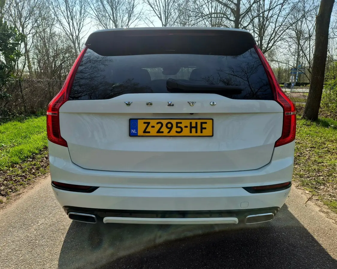 2.0 T8 Recharge AWD R-Design . 22 inch . Camera