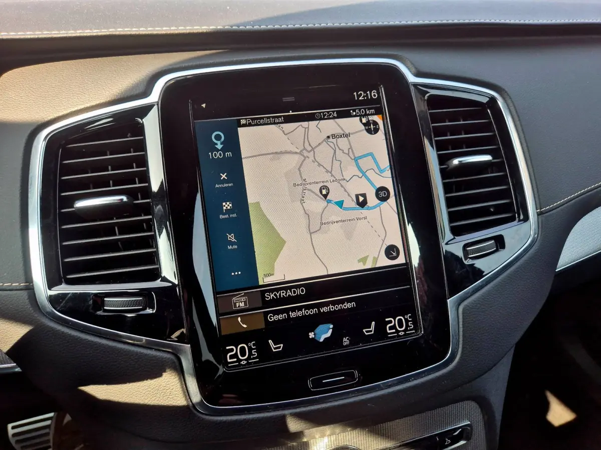 2.0 T8 Recharge AWD R-Design . 22 inch . Camera
