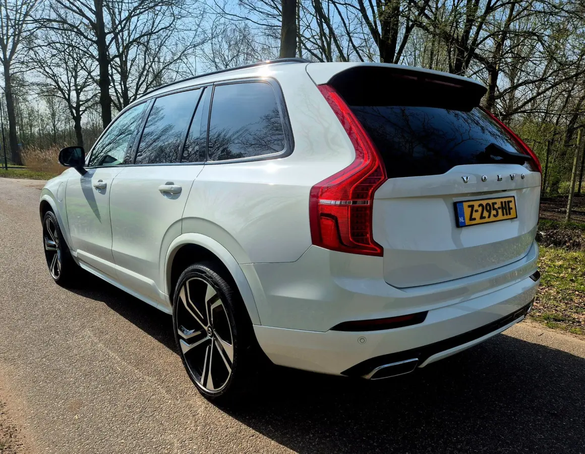 2.0 T8 Recharge AWD R-Design . 22 inch . Camera