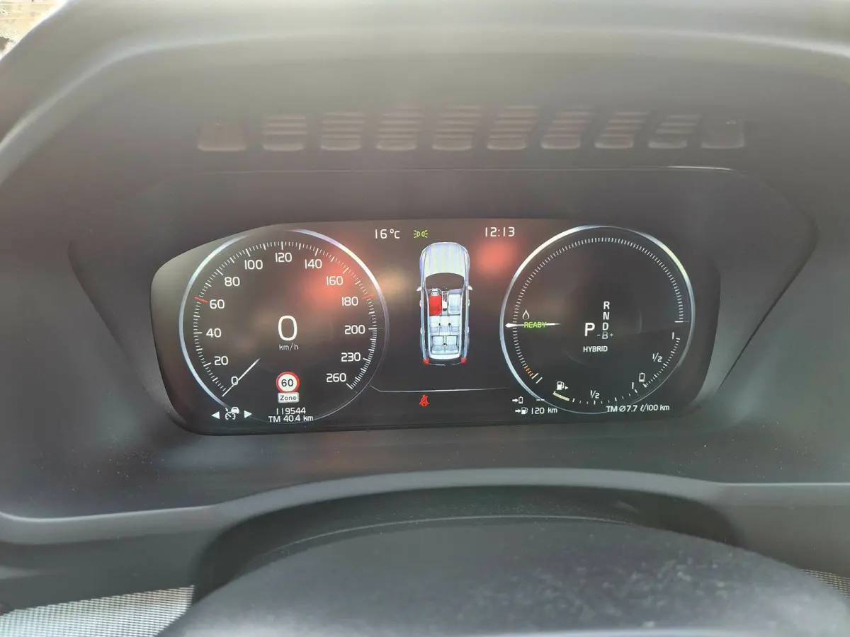 2.0 T8 Recharge AWD R-Design . 22 inch . Camera