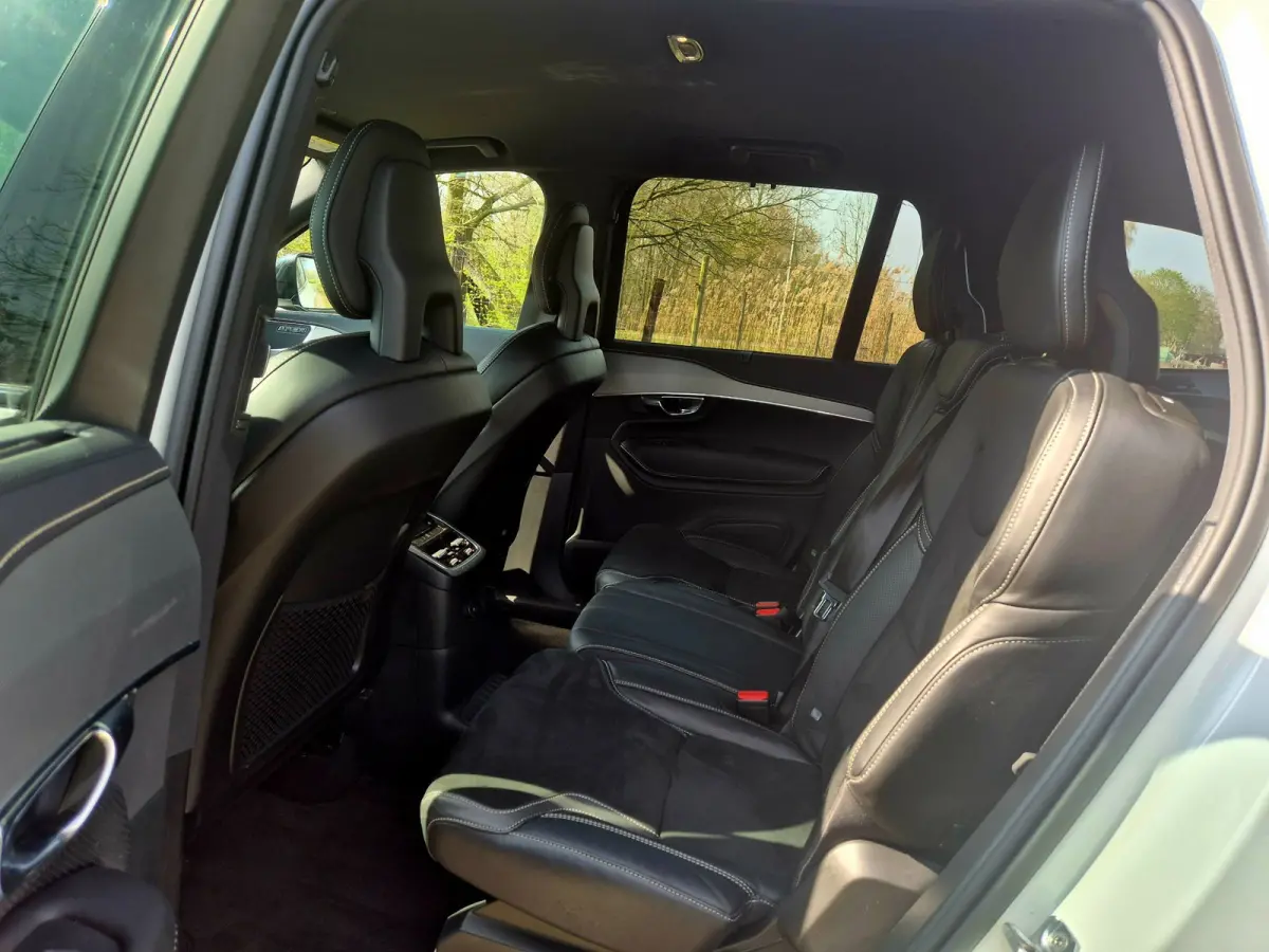 2.0 T8 Recharge AWD R-Design . 22 inch . Camera