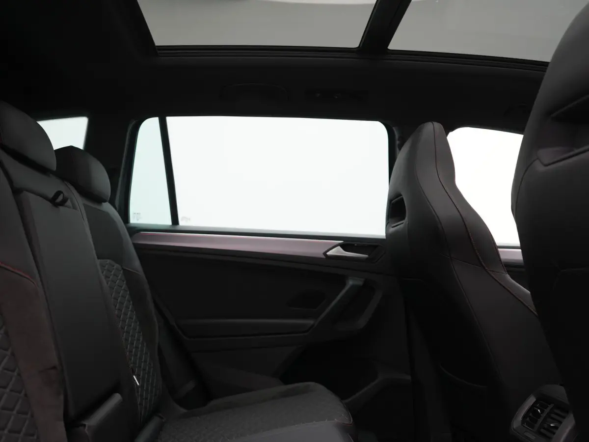 1.4 TSI e-Hybrid FR Business Intense PHEV 245pk Dealer O.H. | Trekhaak Af Fabriek | Panodak | Adaptive Cruise | 360 Camera | Sportstoelen Memory & Verwarmd | Keyless | Blis | Stuur Verwarmd 