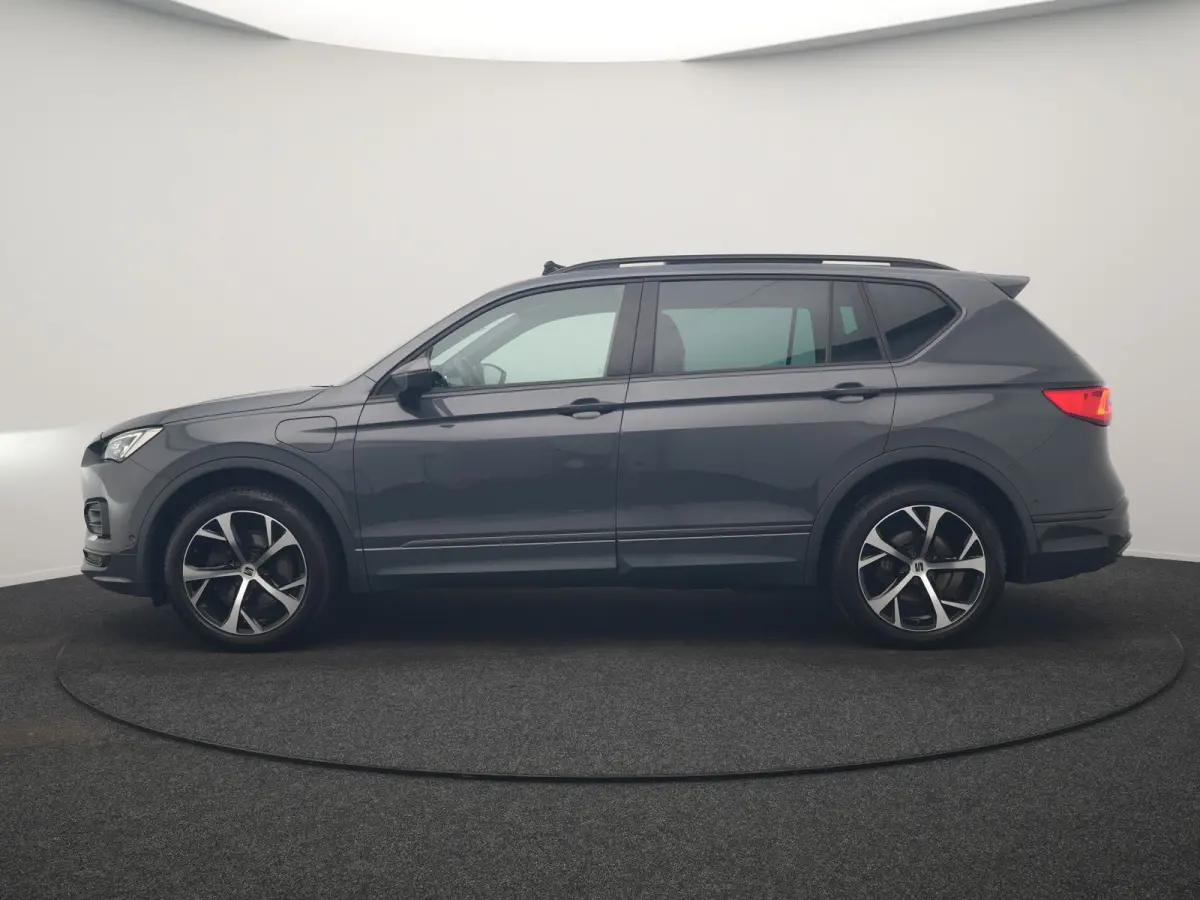 1.4 TSI e-Hybrid FR Business Intense PHEV 245pk Dealer O.H. | Trekhaak Af Fabriek | Panodak | Adaptive Cruise | 360 Camera | Sportstoelen Memory & Verwarmd | Keyless | Blis | Stuur Verwarmd 