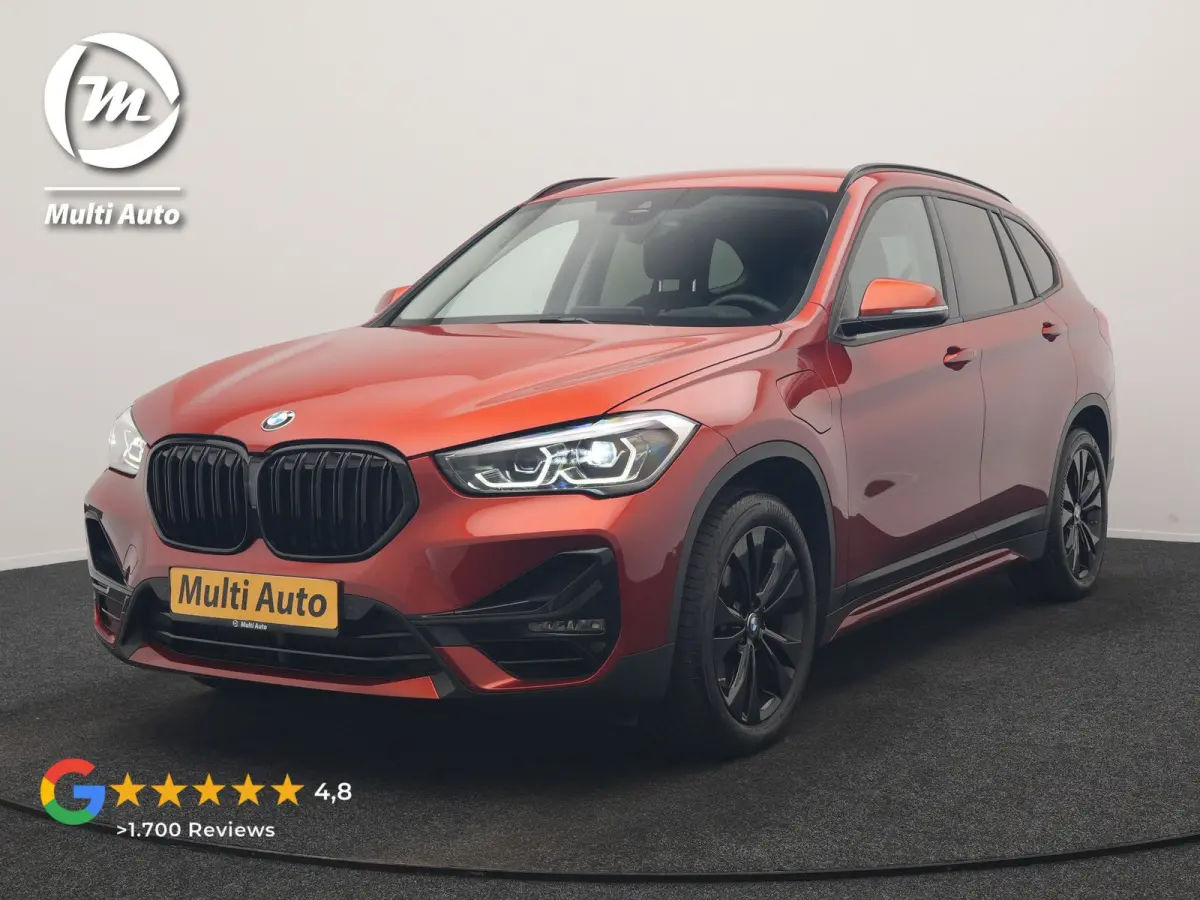 xDrive25e Sportline PHEV 221pk Dealer O.H | Trekhaak Afn. | Camera | Harman / Kardon | Head Up | Sporstoelen Verwarmd | Cruise Control | Carplay | Sfeerverlichting | Navigatie | DAB | 18"L.M