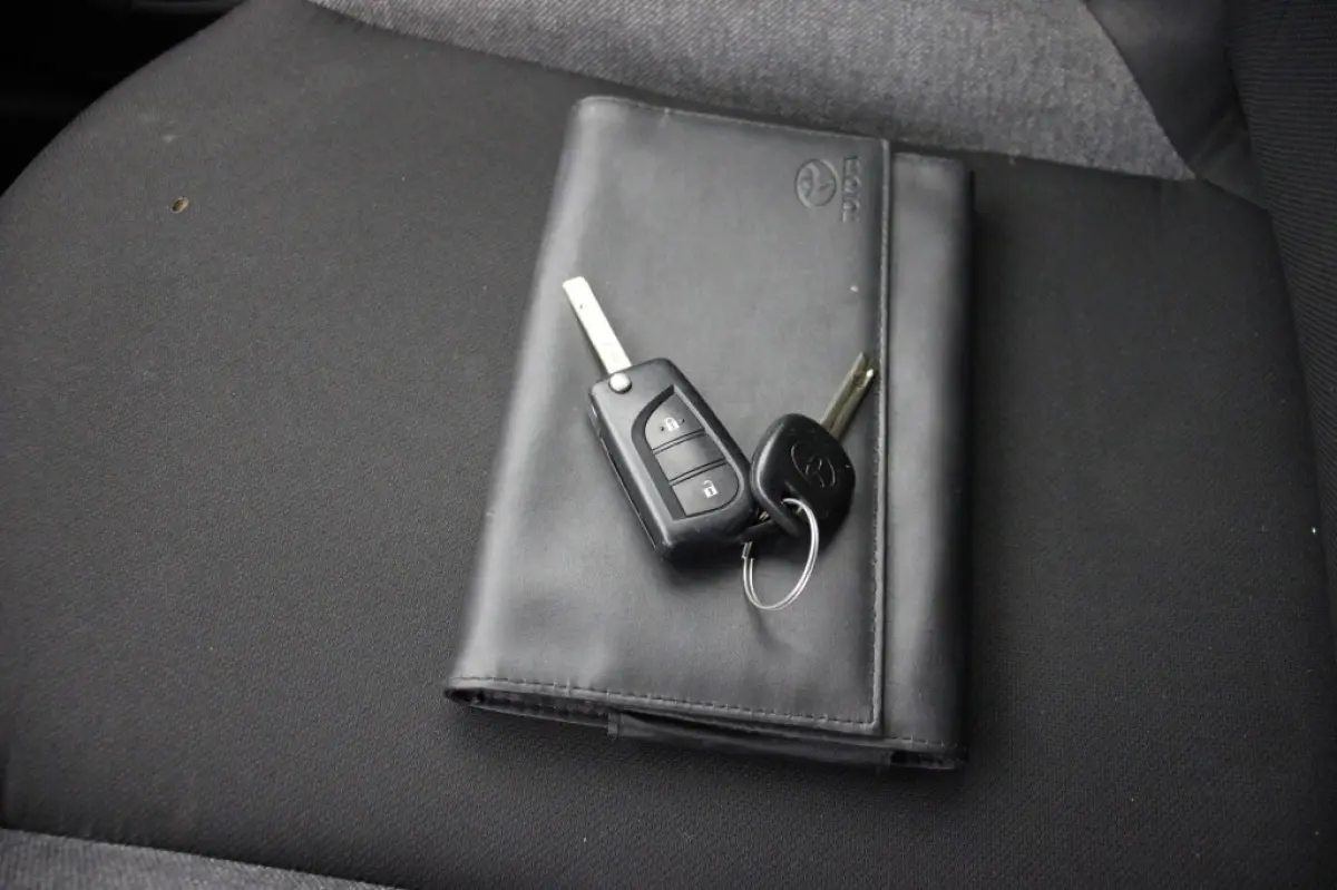 1.0 VVT-i Silence - Adaptive Cruise, Airco