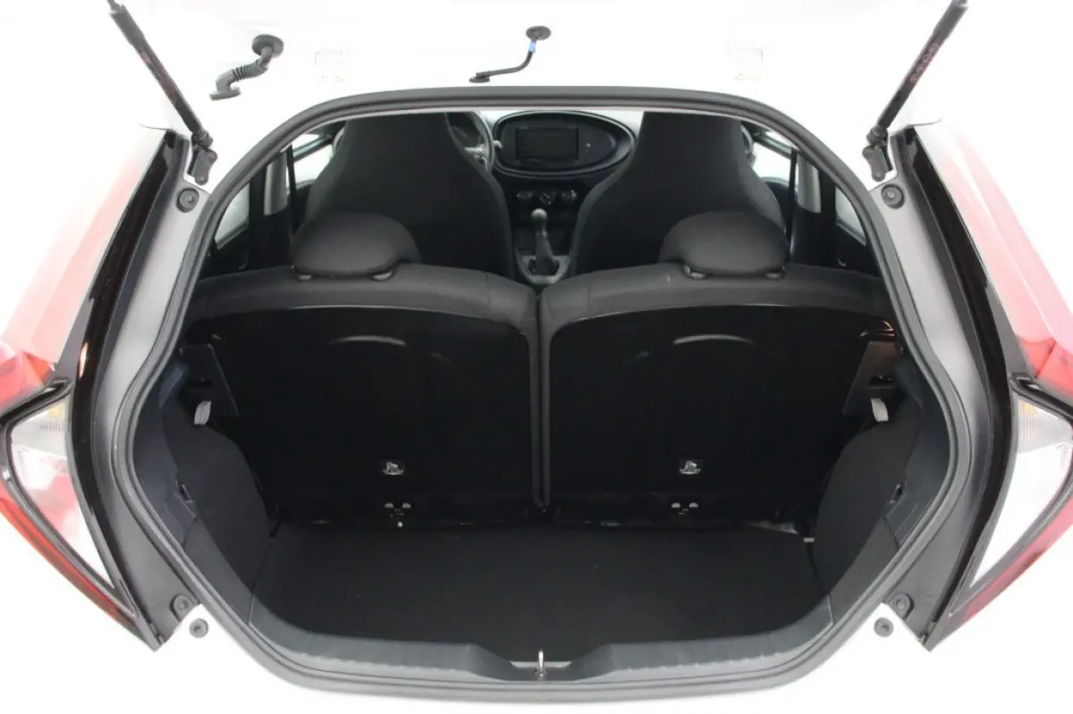 1.0 VVT-i Silence - Adaptive Cruise, Airco