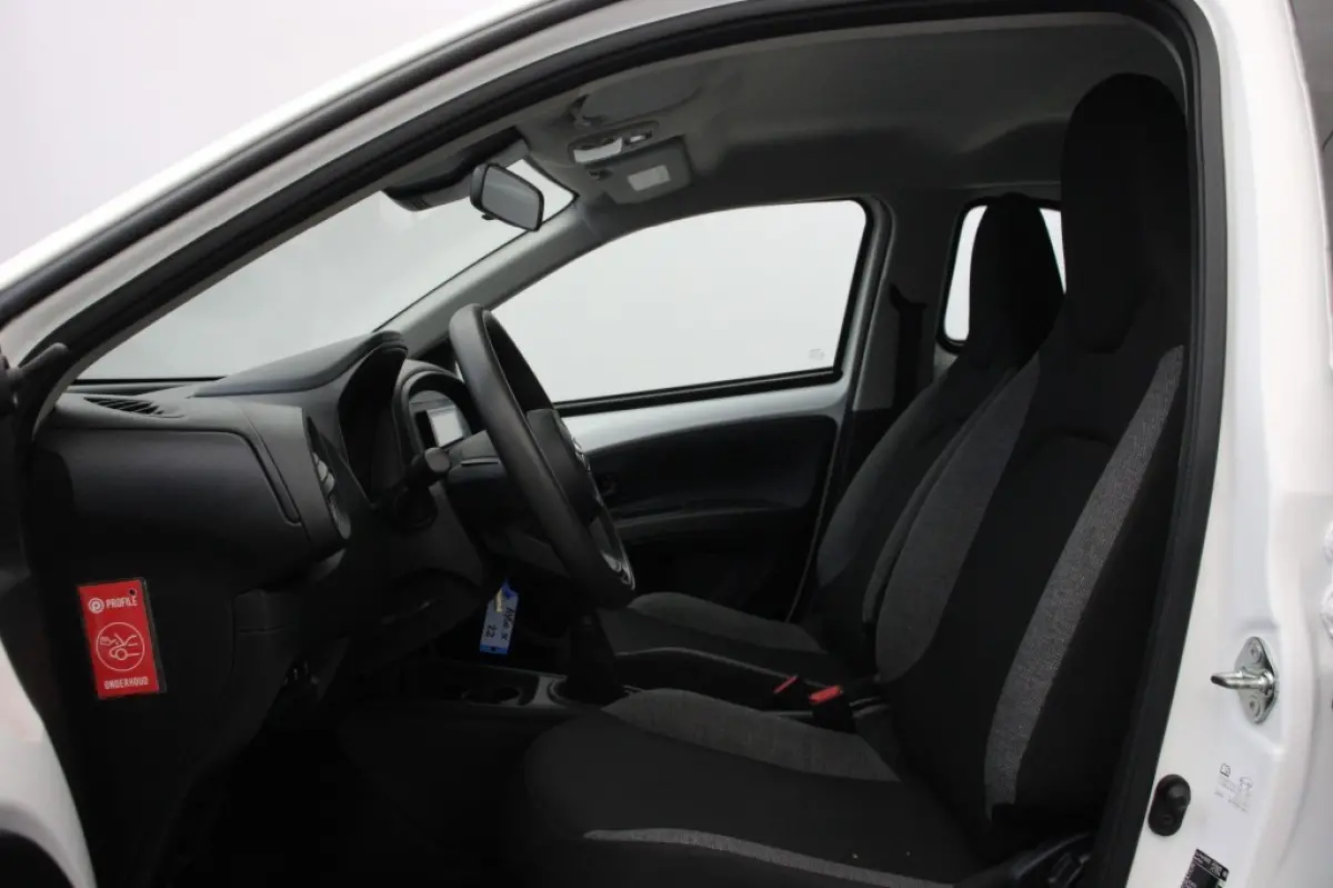 1.0 VVT-i Silence - Adaptive Cruise, Airco