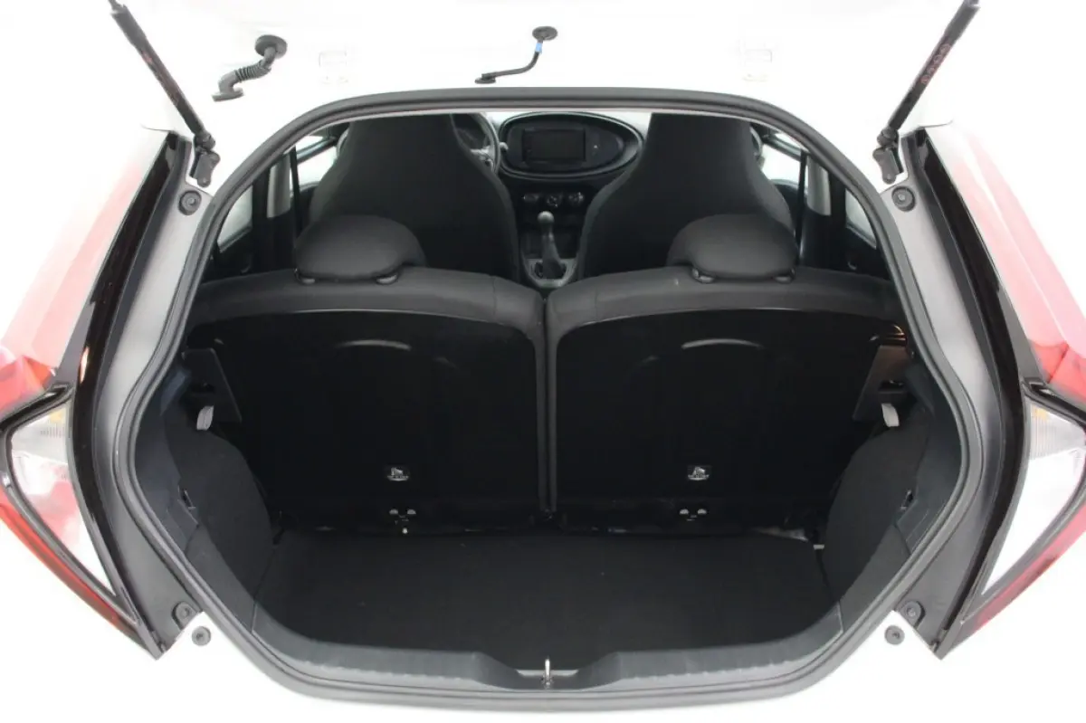 1.0 VVT-i Silence - Adaptive Cruise, Airco