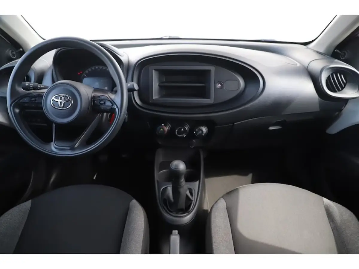 1.0 VVT-i Silence - Adaptive Cruise, Airco