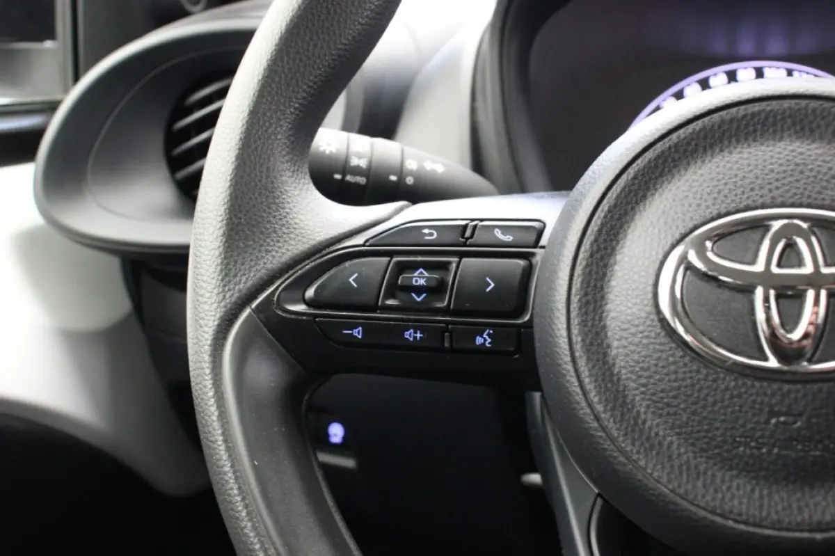 1.0 VVT-i Silence - Adaptive Cruise, Airco