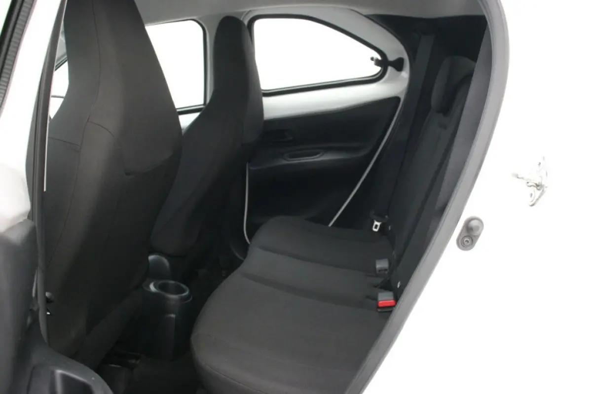 1.0 VVT-i Silence - Adaptive Cruise, Airco