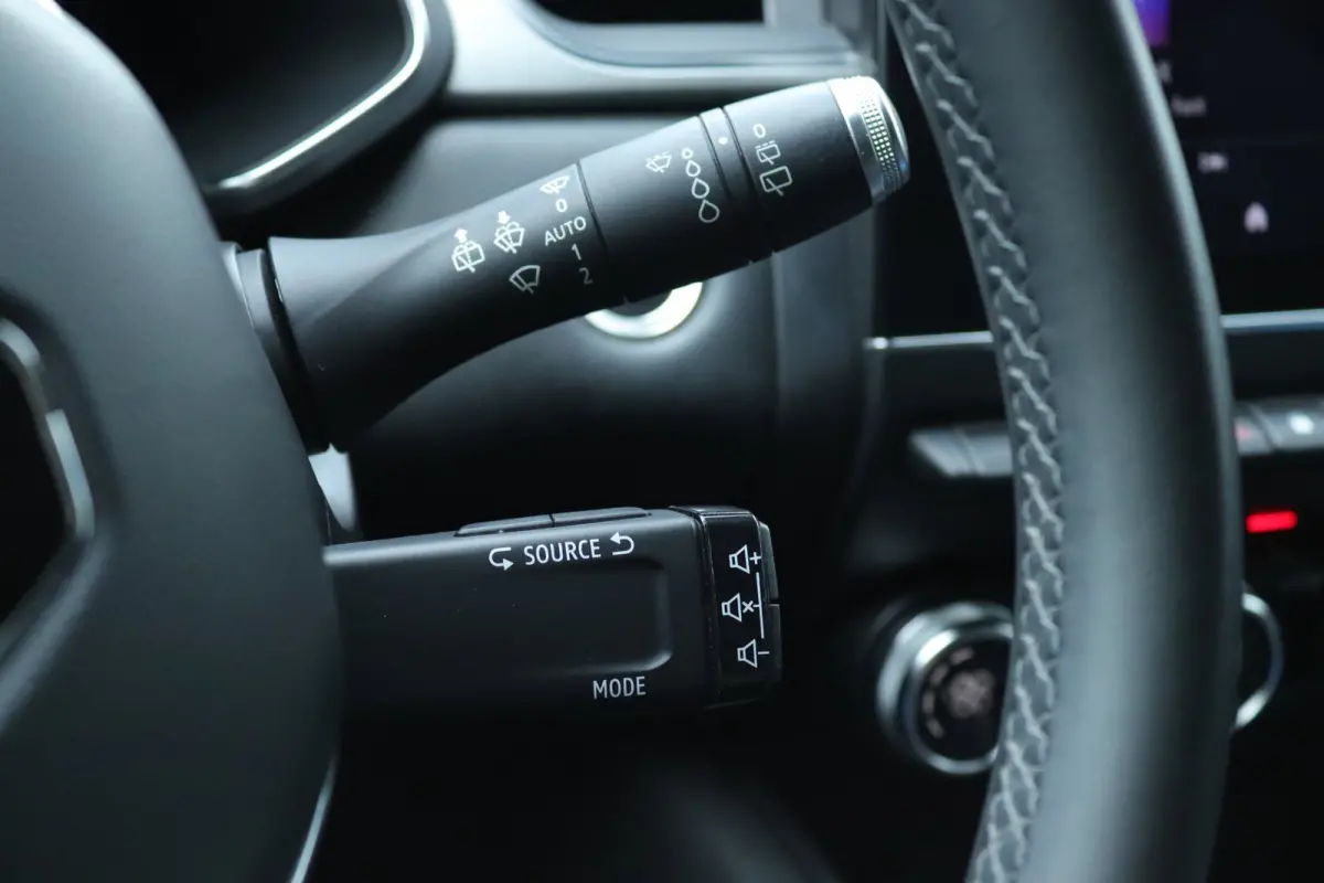 1.6 E-Tech Plug-in Hybrid / Carplay / Camera