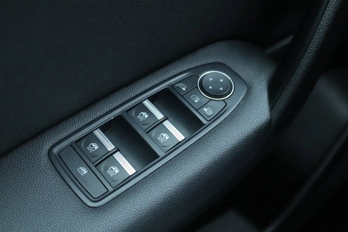 1.6 E-Tech Plug-in Hybrid / Carplay / Camera