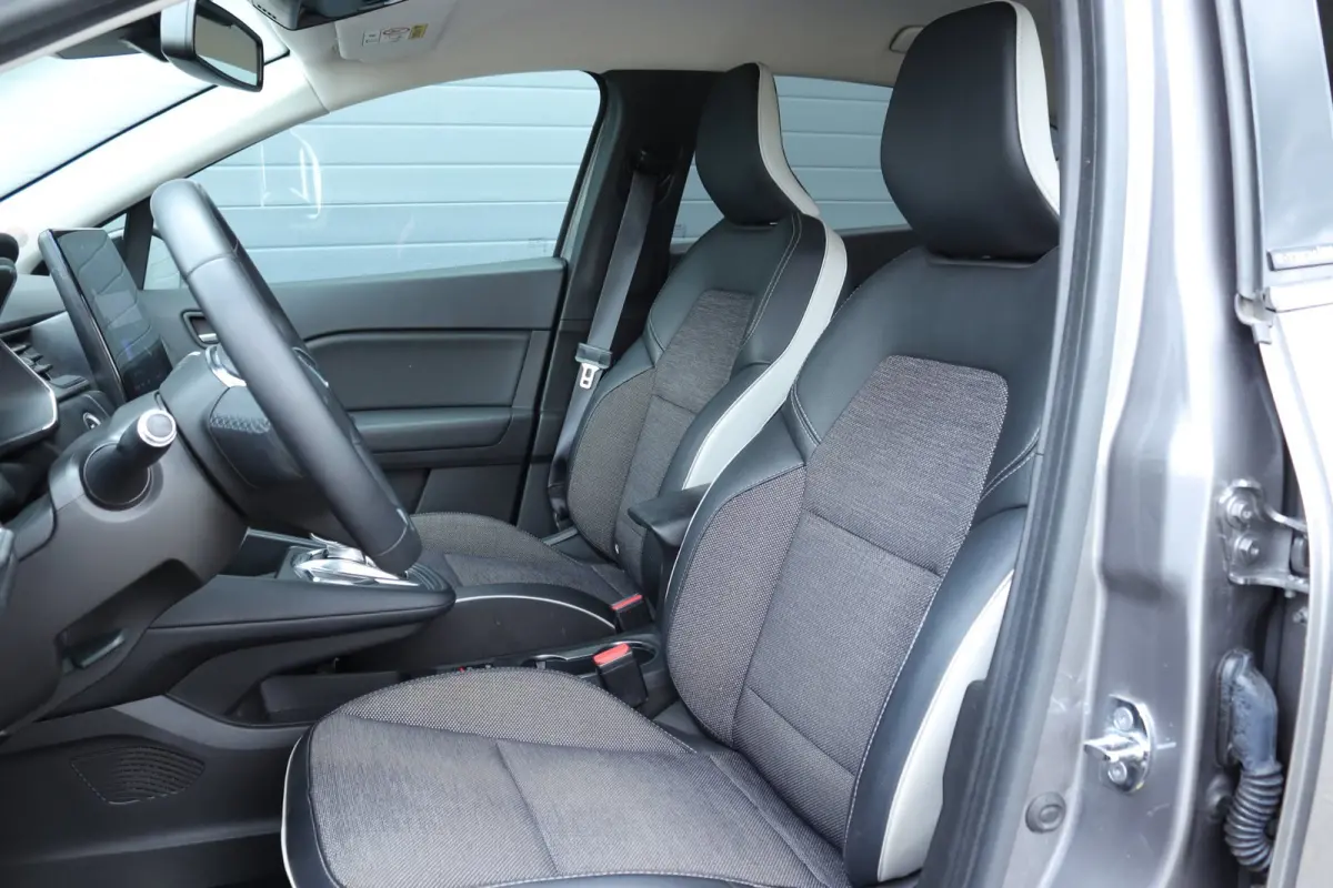 1.6 E-Tech Plug-in Hybrid / Carplay / Camera