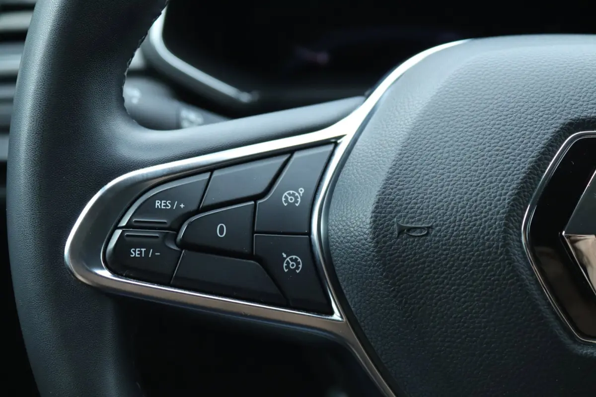 1.6 E-Tech Plug-in Hybrid / Carplay / Camera