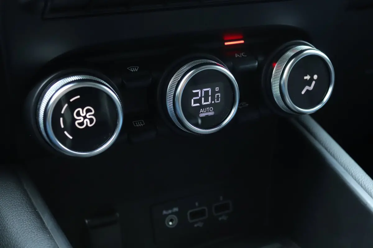 1.6 E-Tech Plug-in Hybrid / Carplay / Camera
