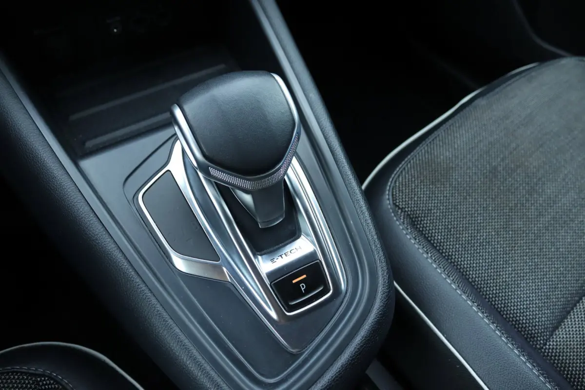1.6 E-Tech Plug-in Hybrid / Carplay / Camera