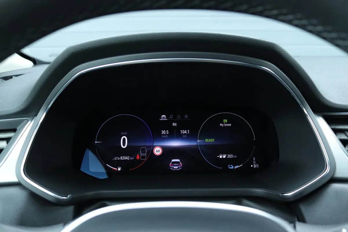 1.6 E-Tech Plug-in Hybrid / Carplay / Camera