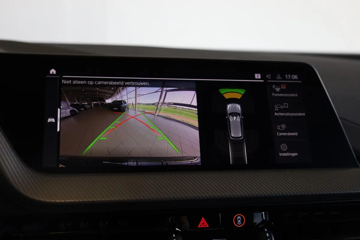 118i Executive | M Sport | Live Cockpit Professional | Stoelverwarming | Apple Carplay/Android Auto
