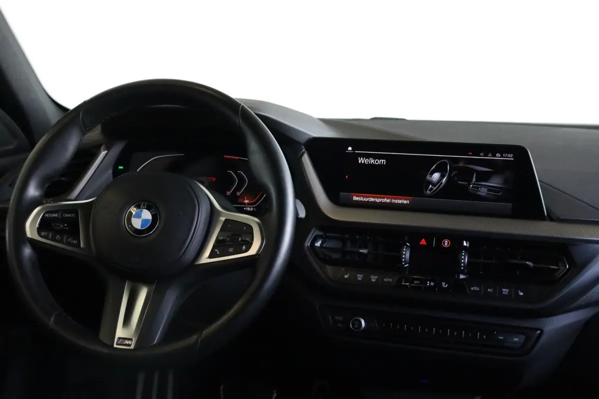 118i Executive | M Sport | Live Cockpit Professional | Stoelverwarming | Apple Carplay/Android Auto