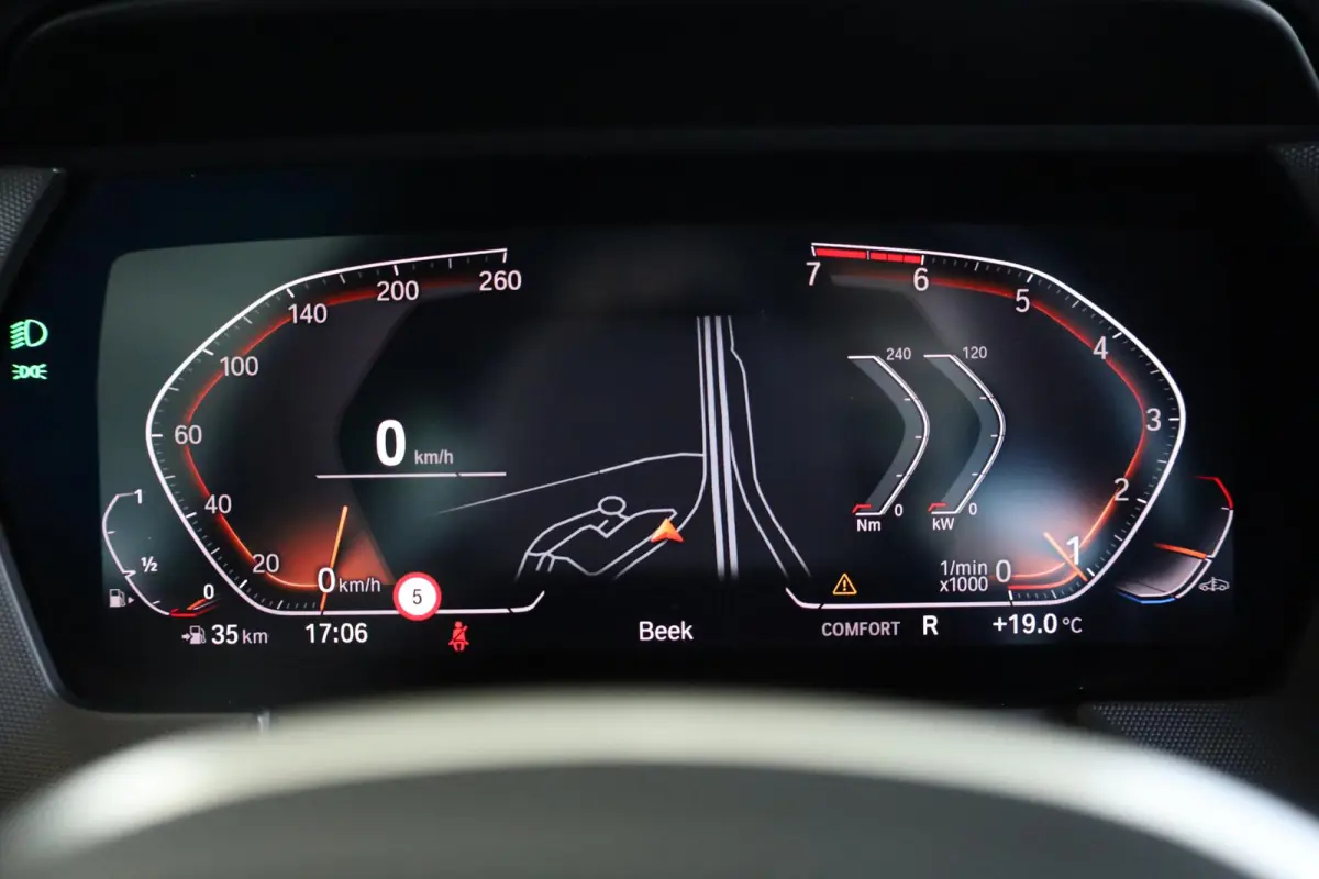 118i Executive | M Sport | Live Cockpit Professional | Stoelverwarming | Apple Carplay/Android Auto