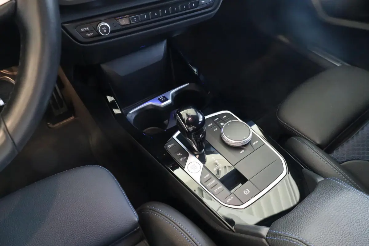 118i Executive | M Sport | Live Cockpit Professional | Stoelverwarming | Apple Carplay/Android Auto
