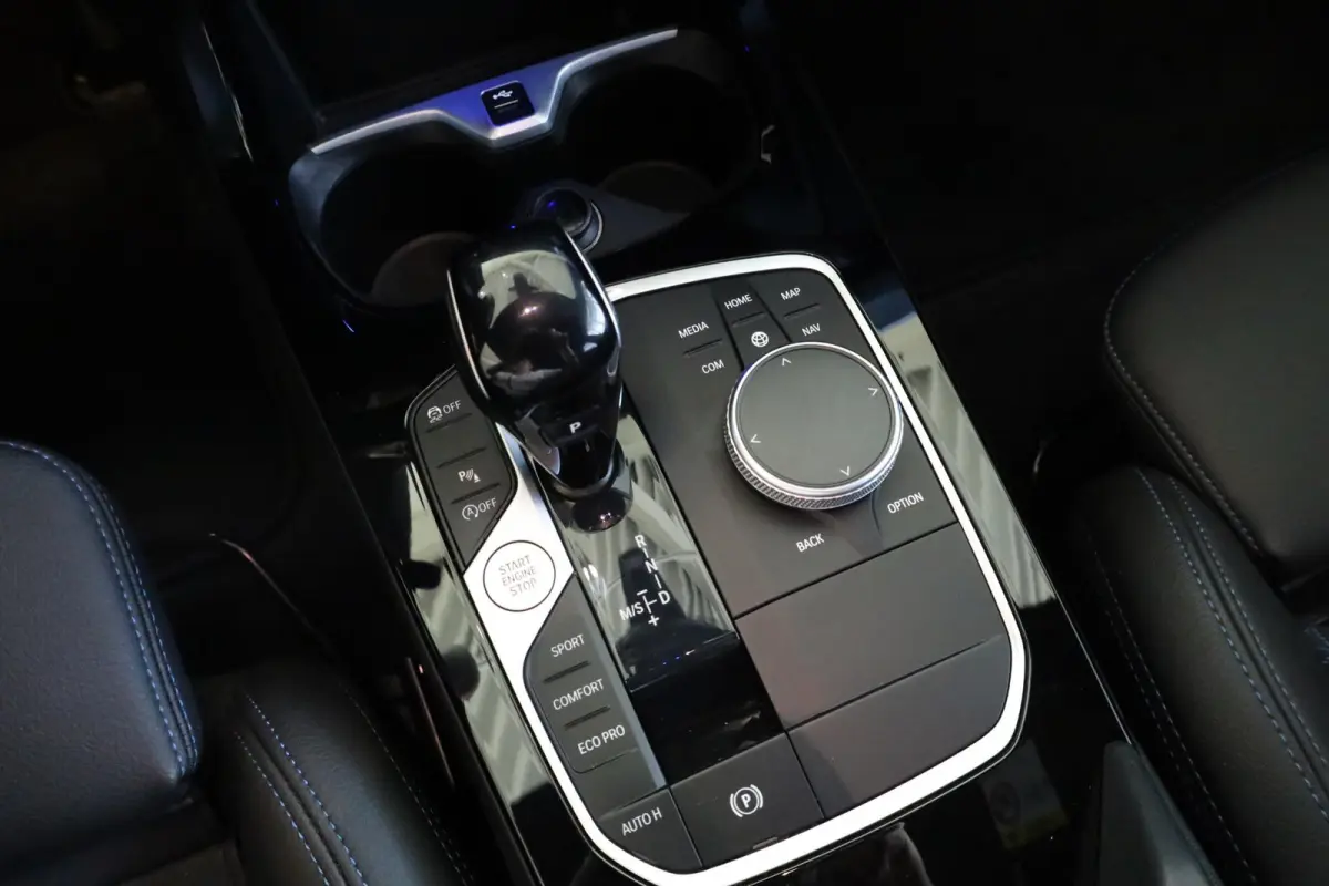 118i Executive | M Sport | Live Cockpit Professional | Stoelverwarming | Apple Carplay/Android Auto