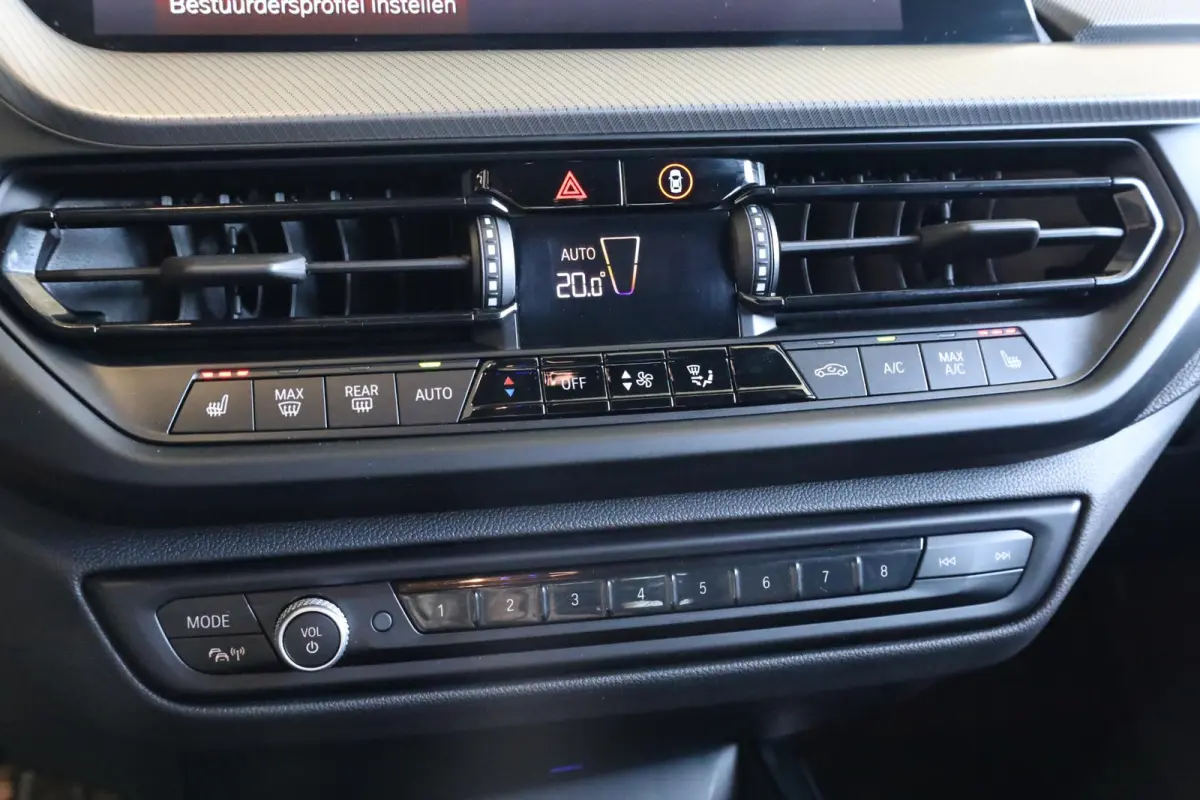 118i Executive | M Sport | Live Cockpit Professional | Stoelverwarming | Apple Carplay/Android Auto