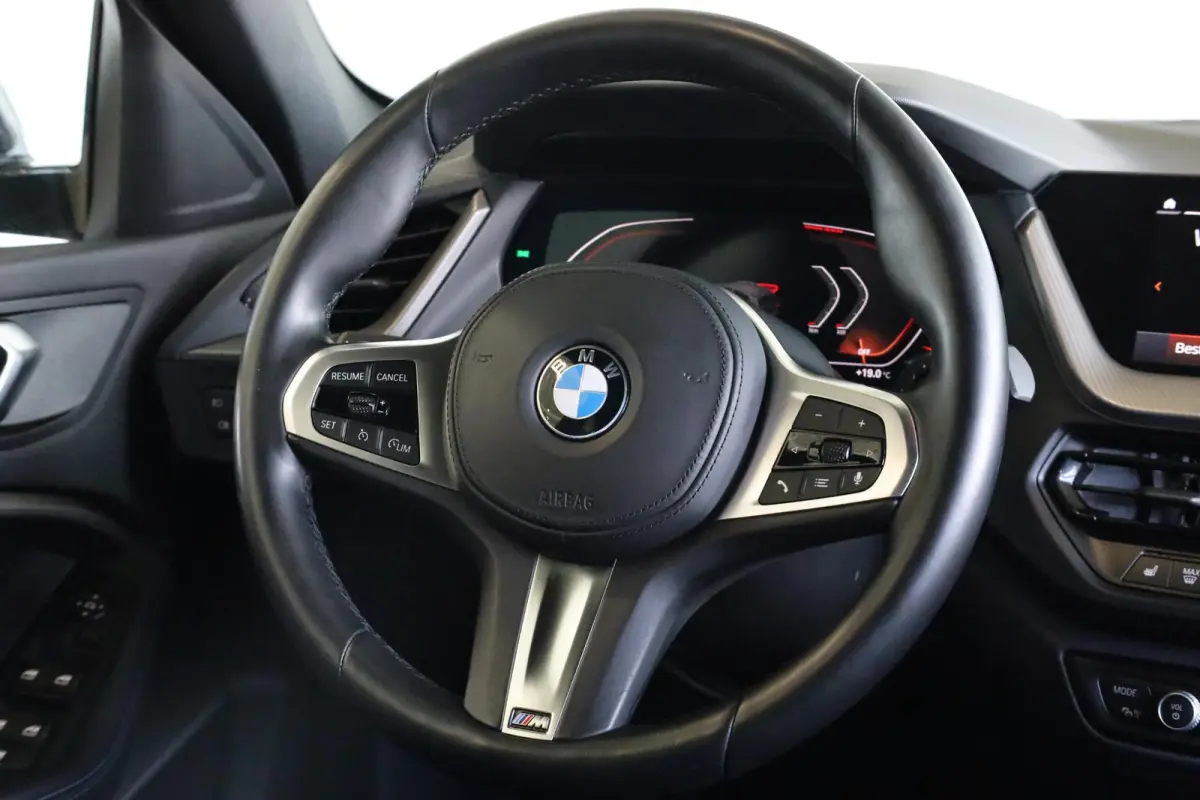 118i Executive | M Sport | Live Cockpit Professional | Stoelverwarming | Apple Carplay/Android Auto