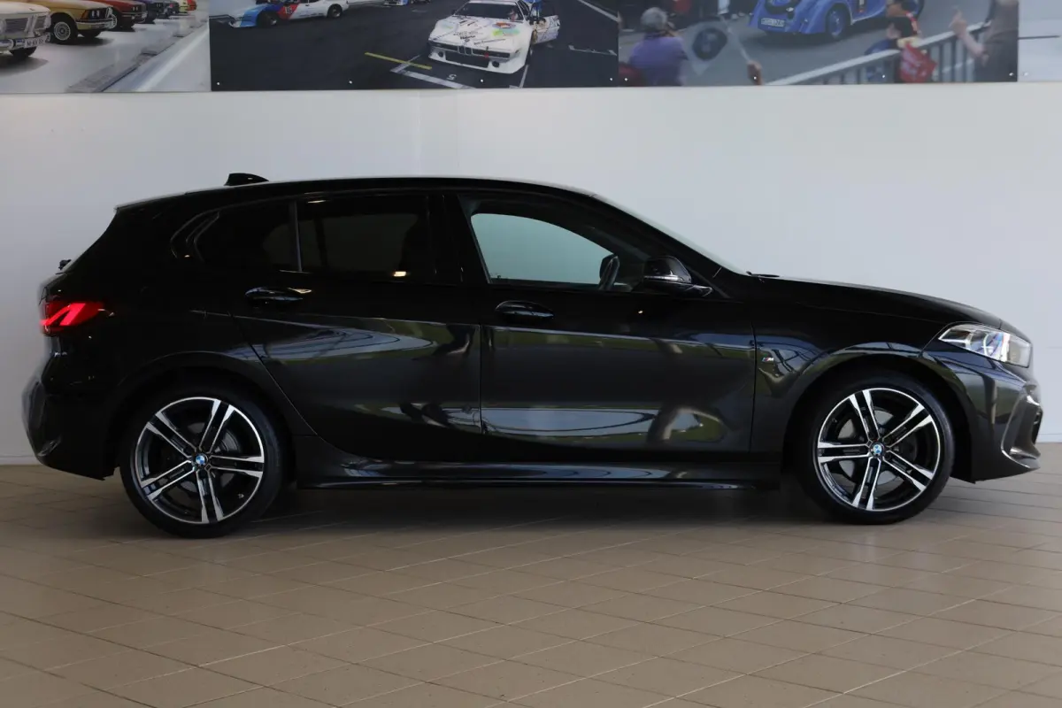 118i Executive | M Sport | Live Cockpit Professional | Stoelverwarming | Apple Carplay/Android Auto