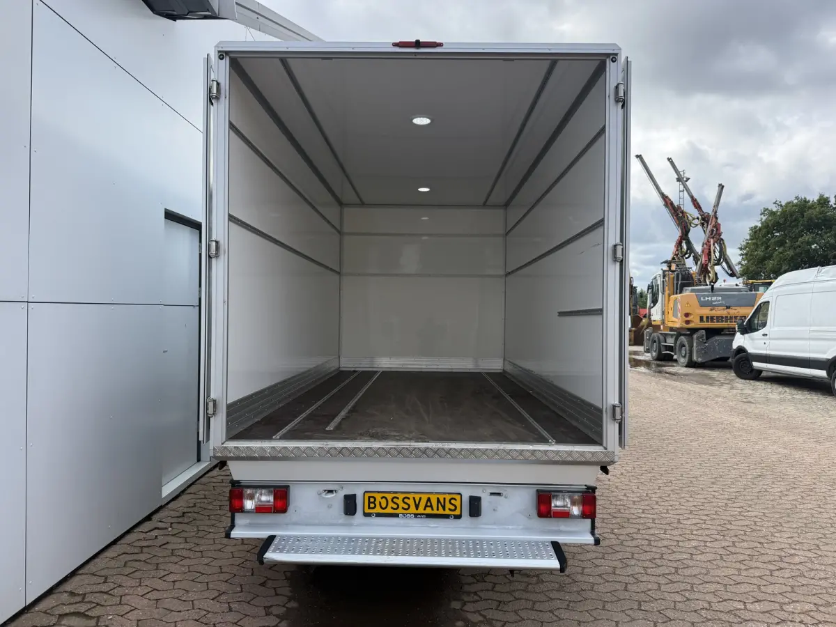 65kWh 204PK Elektrisch! 171km WLTP Elektrische Bakwagen Achterdeuren Airco ACC Carplay Camera Parkeersensoren Voor Meubelbak Koffer