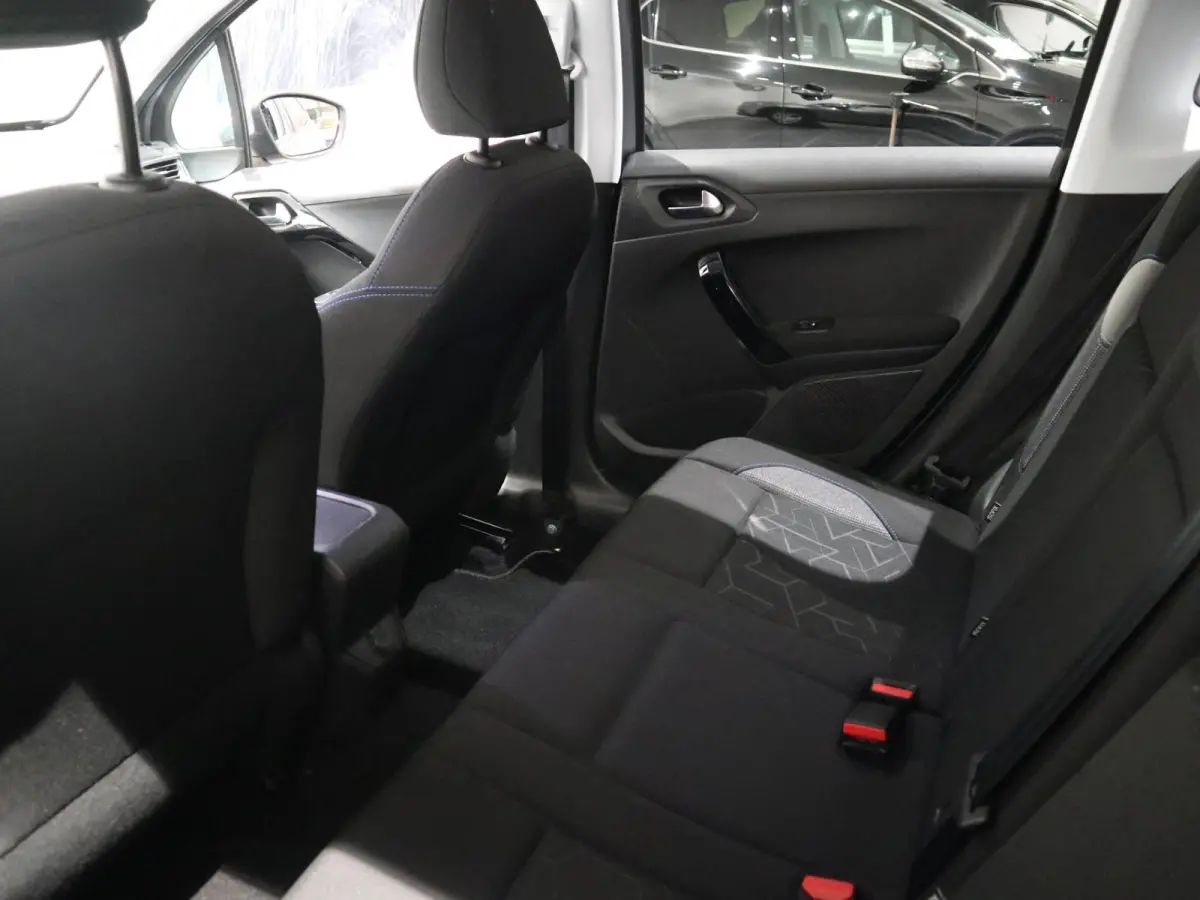 Signature - NAVIGATIE - AIRCO - PARKEERSENSOREN