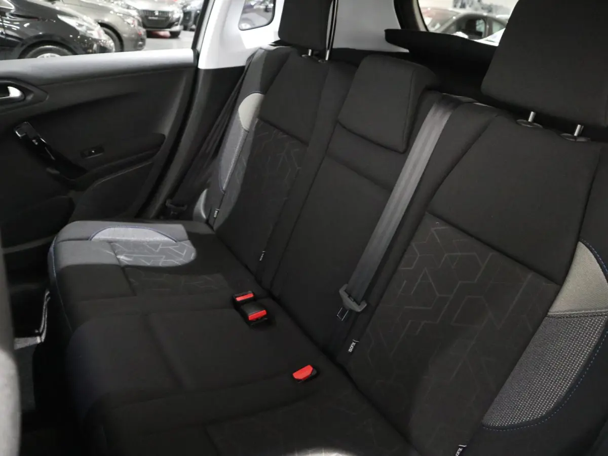 Signature - NAVIGATIE - AIRCO - PARKEERSENSOREN
