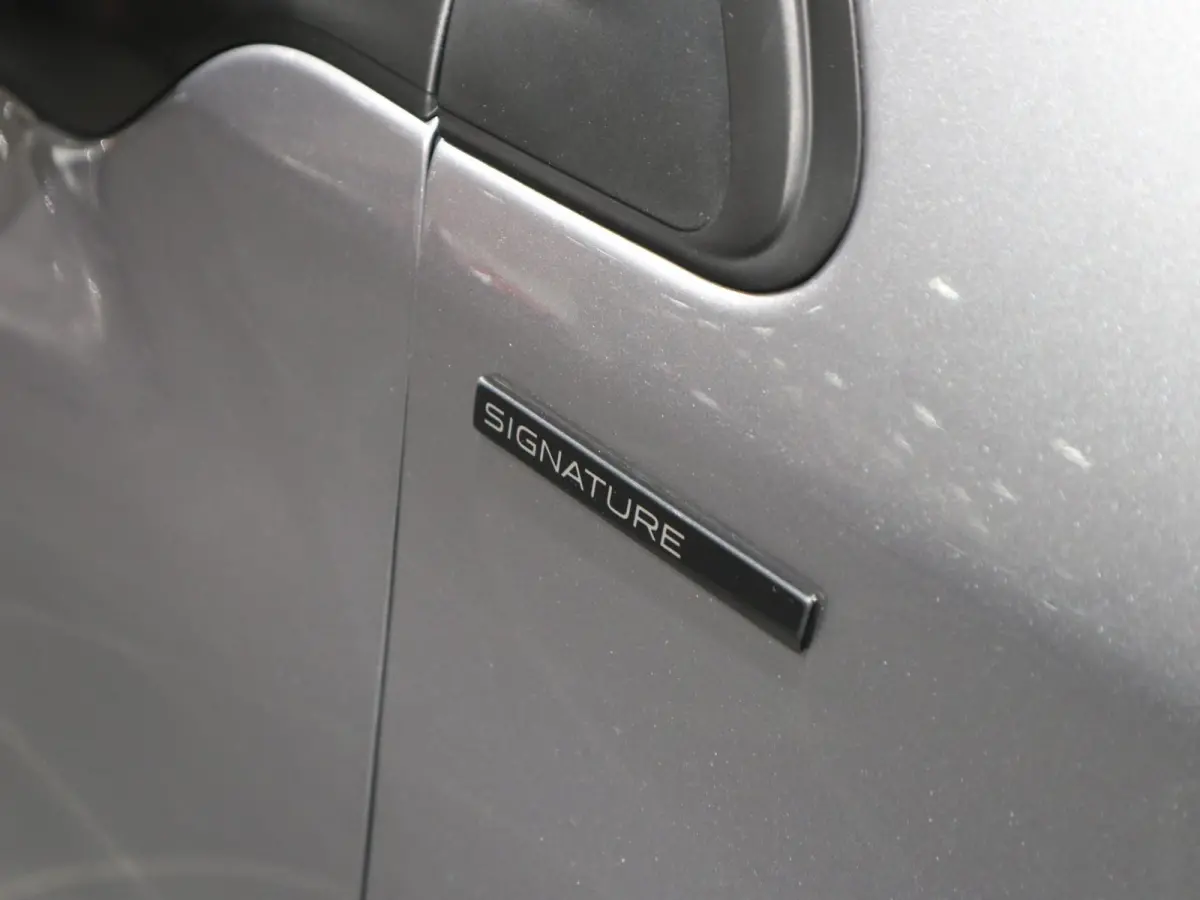 Signature - NAVIGATIE - AIRCO - PARKEERSENSOREN