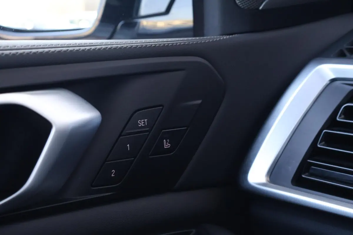 xDrive50e | SoH 100% | Sportpakket Pro | Leder Invidual Merino Schwarz | Integral Active Steering | Driving Assistant Professional | Pano Dak | Harman Kardon |