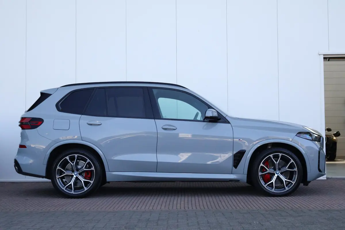 xDrive50e | SoH 100% | Sportpakket Pro | Leder Invidual Merino Schwarz | Integral Active Steering | Driving Assistant Professional | Pano Dak | Harman Kardon |